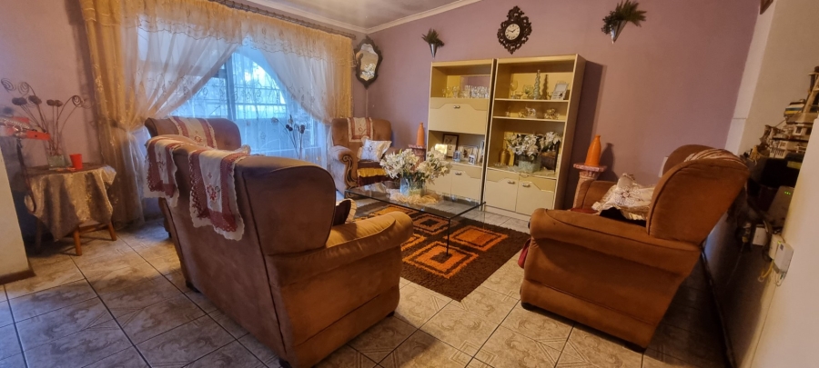4 Bedroom Property for Sale in Silvertown Western Cape